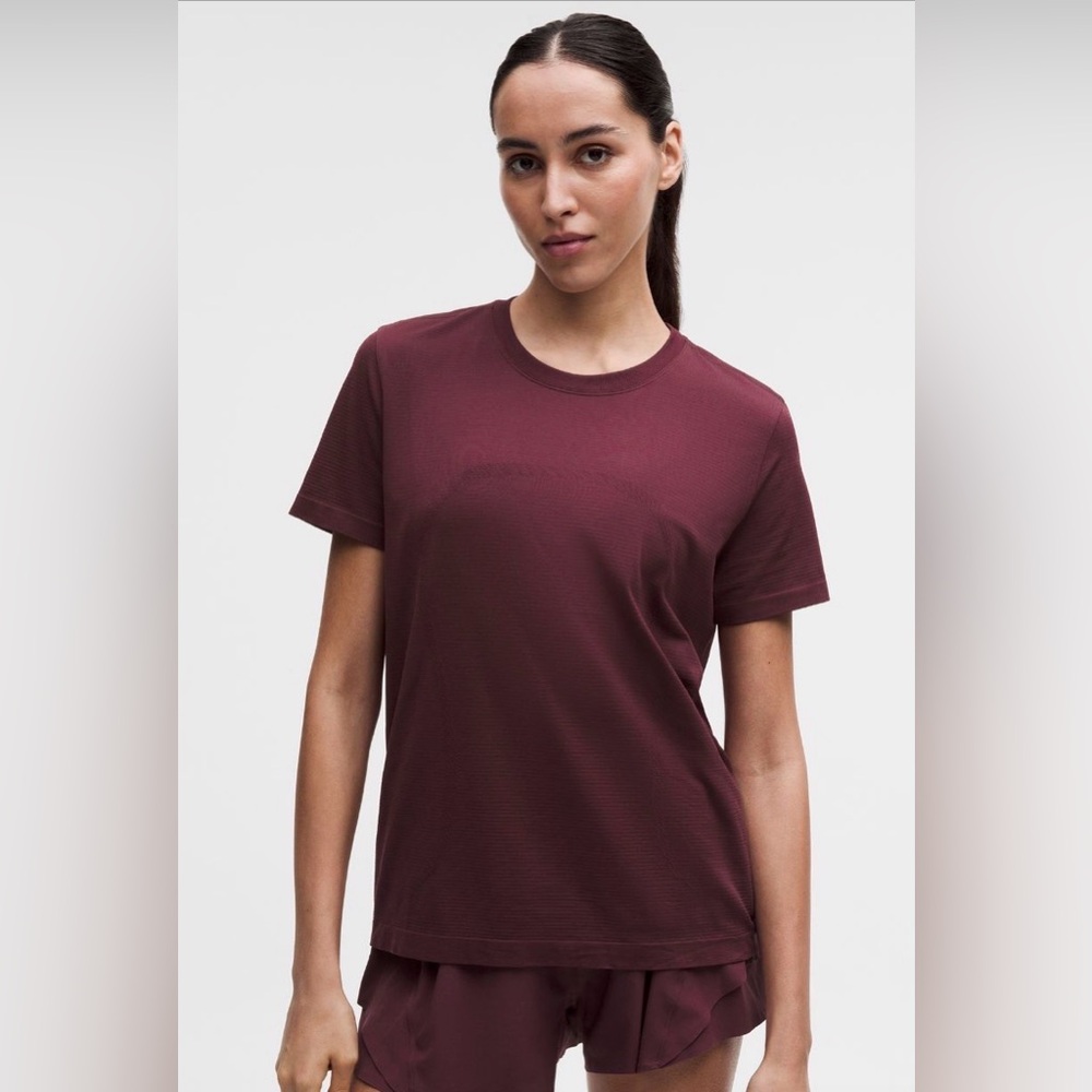 lululemon athletica size 6 Swiftly Relaxed tee hip length